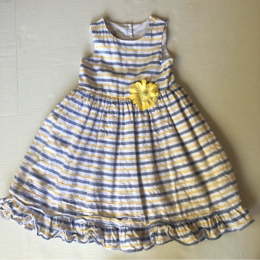 Mannellate dress size 6X color white, yellow and blue.